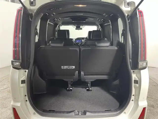 トヨタ ノア Si ダブルバイビーⅡ 大阪府 2020(令2)年 2.9万km ホワイトパールクリスタルシャイン 純正9incナビ(フルセグ/DVD再生/Bluetooth) バックカメラ 後席モニター ETC 両側パワースライドドア ハーフレザー 衝突軽減 クルコン トヨタセーフティセンス リアオートエアコン