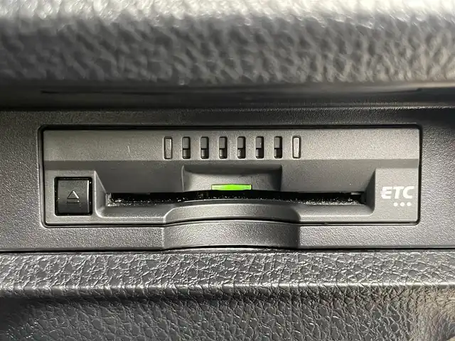 トヨタ ノア Si ダブルバイビーⅡ 大阪府 2020(令2)年 2.9万km ホワイトパールクリスタルシャイン 純正9incナビ(フルセグ/DVD再生/Bluetooth) バックカメラ 後席モニター ETC 両側パワースライドドア ハーフレザー 衝突軽減 クルコン トヨタセーフティセンス リアオートエアコン