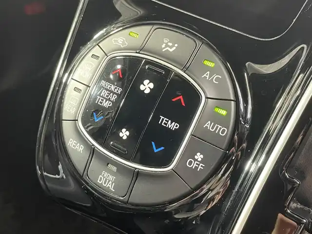 トヨタ ノア Si ダブルバイビーⅡ 大阪府 2020(令2)年 2.9万km ホワイトパールクリスタルシャイン 純正9incナビ(フルセグ/DVD再生/Bluetooth) バックカメラ 後席モニター ETC 両側パワースライドドア ハーフレザー 衝突軽減 クルコン トヨタセーフティセンス リアオートエアコン