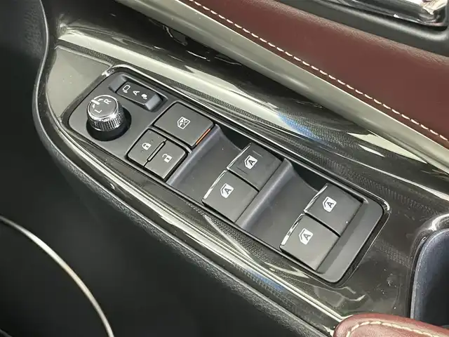 トヨタ ハリアー プログレス 埼玉県 2019(平31)年 5.3万km ホワイトパールクリスタルシャイン メーカーナビ　/パノラミックビューモニター　/地デジＴＶ　/JBLサウンド　/トヨタセーフティセンス　/レーダークルーズコントロール　/ハーフレザー　/ビルトインETC2.0/ドライブレコーダー/純正アルミホイール　/LEDオートライト