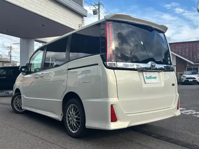トヨタ ノア ハイブリッド Si 愛知県 2020(令2)年 4万km ラグジュアリーホワイトパールクリスタルシャインガラスフレーク ワンオーナー/10インチノア専用サイバーナビ/(AVIC-CE902NO)/フルセグTV/CD/DVD/SD/USB/AUX/バックカメラ/ビルトインETC/クルーズコントロール/ABS/横滑り防止装置/前後コーナーセンサー/レーンキープアシスト/盗難防止装置/LEDオートライト/オートマチックハイビーム/衝突被害軽減システム/両側パワースライドドア/スマートキー/スペアキー1本