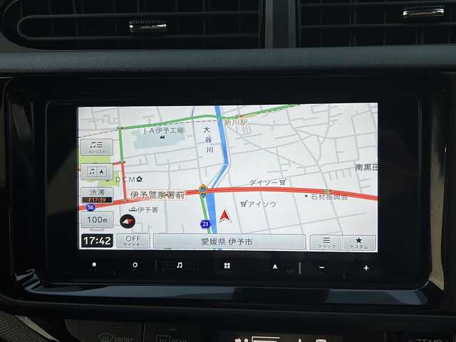 トヨタ アクア 愛媛県 2017(平29)年 2.4万km ダークブルーマイカ 社外SDナビ/ETC/純正フロアマット/Bluetooth/バックカメラ/フルセグTV/純正フロアマット/オートライト/レーンキープアシスト/社外15インチAW/スマートキー/スペアキー/プッシュスタート/横滑り防止装置/衝突被害軽減システム