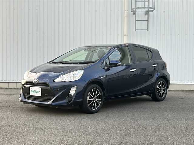 トヨタ アクア 愛媛県 2017(平29)年 2.4万km ダークブルーマイカ 社外SDナビ/ETC/純正フロアマット/Bluetooth/バックカメラ/フルセグTV/純正フロアマット/オートライト/レーンキープアシスト/社外15インチAW/スマートキー/スペアキー/プッシュスタート/横滑り防止装置/衝突被害軽減システム