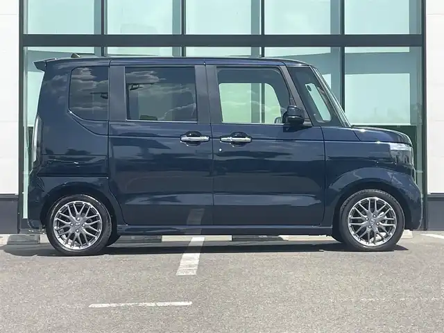 ホンダ Ｎ ＢＯＸ カスタム ターボ 和歌山県 2024(令6)年 0.2万km ミッドナイトブルービームM 純正9インチナビ/フルセグTV/Bluetooth/CD/DVD/USB/Apple car play/Android Auto/バックカメラ/ビルトインETC/ホンダセンシング/コーナーセンサー/アダプティブクルーズコントロール/両側パワースライドドア/ハーフレザーシート/前席シートヒーター/革ステアリング/ステアリングスイッチ/パドルシフト/電動パーキングブレーキ/ブレーキホールド/LEDヘッドライト/オートライト/プッシュスタート/スマートキー/スペアキー