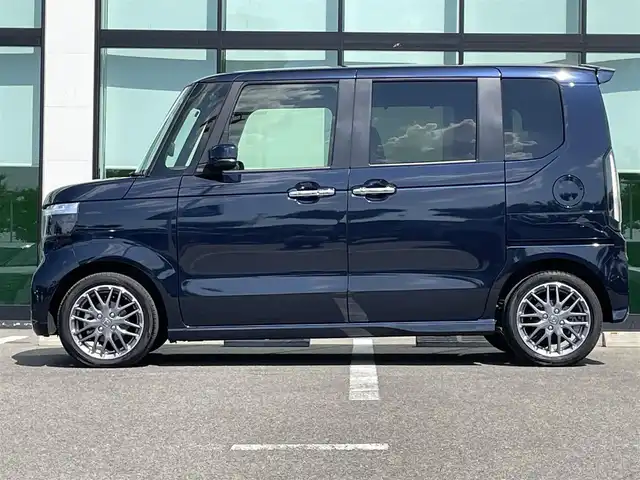 ホンダ Ｎ ＢＯＸ カスタム ターボ 和歌山県 2024(令6)年 0.2万km ミッドナイトブルービームM 純正9インチナビ/フルセグTV/Bluetooth/CD/DVD/USB/Apple car play/Android Auto/バックカメラ/ビルトインETC/ホンダセンシング/コーナーセンサー/アダプティブクルーズコントロール/両側パワースライドドア/ハーフレザーシート/前席シートヒーター/革ステアリング/ステアリングスイッチ/パドルシフト/電動パーキングブレーキ/ブレーキホールド/LEDヘッドライト/オートライト/プッシュスタート/スマートキー/スペアキー