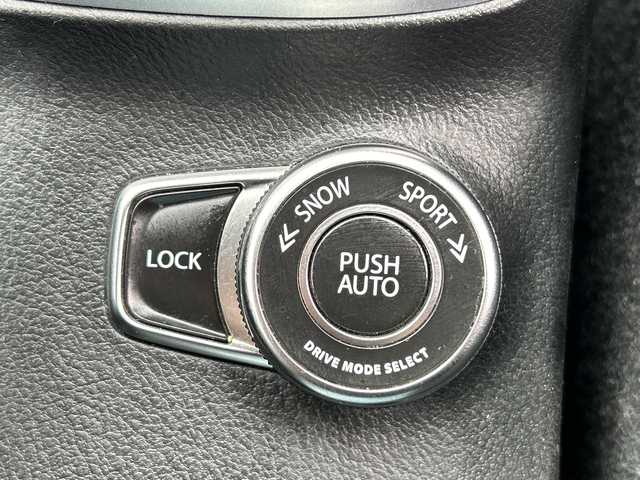 スズキ ＳＸ４ Ｓクロス 千葉県 2017(平29)年 9.2万km クールホワイトパール ４WD　ナビ　バックカメラ　CD DVD Bｔ　ETC　前後ドラレコ　パドルシフト　クルーズコントロール　シートヒーター　純正フロアマット　ルーフレール　純正17インチAW　フォグランプ　ドアバイザー