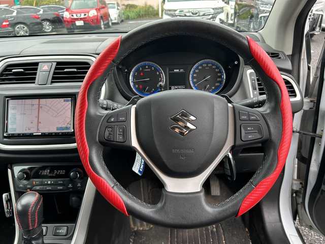 スズキ ＳＸ４ Ｓクロス 千葉県 2017(平29)年 9.2万km クールホワイトパール ４WD　ナビ　バックカメラ　CD DVD Bｔ　ETC　前後ドラレコ　パドルシフト　クルーズコントロール　シートヒーター　純正フロアマット　ルーフレール　純正17インチAW　フォグランプ　ドアバイザー