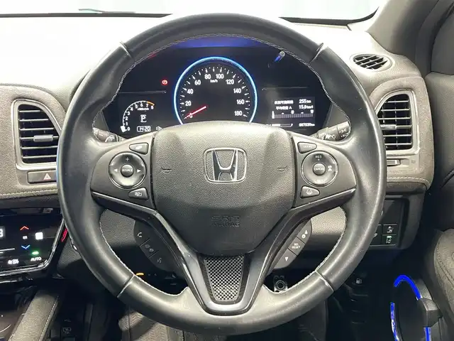 ホンダ ヴェゼル RS ホンダセンシング 鹿児島県 2019(令1)年 8.7万km プラチナホワイトパール 禁煙車/ホンダセンシング/・衝突軽減ブレーキ/・御発進抑制機能/・歩行者事故低減ステアリング/・路外逸脱機能/・ACC/・車線維持支援システム/・先行車発進お知らせ/8インチ純正ナビ/フルセグTV/ブレーキホールド/電動パーキング/パドルシフト/電格ミラー/ビルトインETC/D席シートヒーター/ハーフレザー/LEDヘッドライト