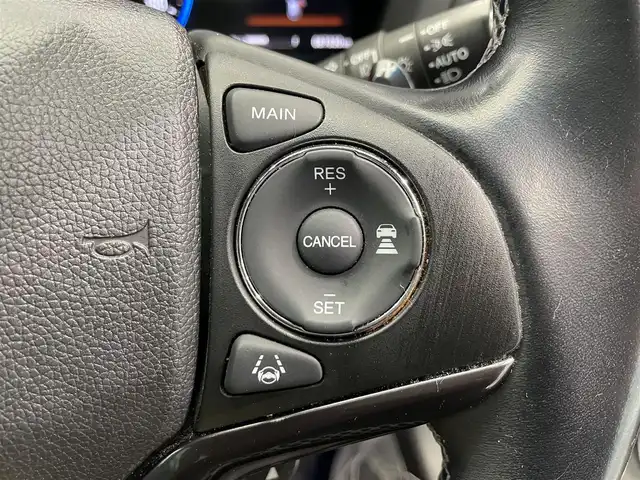 ホンダ ヴェゼル RS ホンダセンシング 鹿児島県 2019(令1)年 8.7万km プラチナホワイトパール 禁煙車/ホンダセンシング/・衝突軽減ブレーキ/・御発進抑制機能/・歩行者事故低減ステアリング/・路外逸脱機能/・ACC/・車線維持支援システム/・先行車発進お知らせ/8インチ純正ナビ/フルセグTV/ブレーキホールド/電動パーキング/パドルシフト/電格ミラー/ビルトインETC/D席シートヒーター/ハーフレザー/LEDヘッドライト