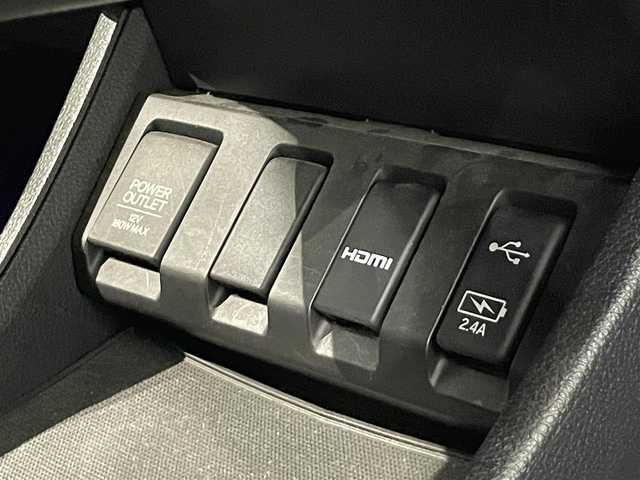 ホンダ ヴェゼル RS ホンダセンシング 鹿児島県 2019(令1)年 8.7万km プラチナホワイトパール 禁煙車/ホンダセンシング/・衝突軽減ブレーキ/・御発進抑制機能/・歩行者事故低減ステアリング/・路外逸脱機能/・ACC/・車線維持支援システム/・先行車発進お知らせ/8インチ純正ナビ/フルセグTV/ブレーキホールド/電動パーキング/パドルシフト/電格ミラー/ビルトインETC/D席シートヒーター/ハーフレザー/LEDヘッドライト