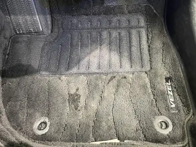 ホンダ ヴェゼル RS ホンダセンシング 鹿児島県 2019(令1)年 8.7万km プラチナホワイトパール 禁煙車/ホンダセンシング/・衝突軽減ブレーキ/・御発進抑制機能/・歩行者事故低減ステアリング/・路外逸脱機能/・ACC/・車線維持支援システム/・先行車発進お知らせ/8インチ純正ナビ/フルセグTV/ブレーキホールド/電動パーキング/パドルシフト/電格ミラー/ビルトインETC/D席シートヒーター/ハーフレザー/LEDヘッドライト