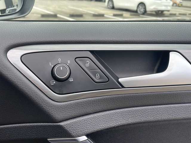 フォルクスワーゲン ゴルフ オールスター 神奈川県 2016(平28)年 5.1万km カーボンスティールグレーM 純正ナビ/【CD/DVD/SD/BT/USB/MirrorLink/フルセグTV】/バックカメラ/レーダークルーズコントロール/パドルシフト/ダウンヒルアシストコントロール/レーンキープアシスト/疲労検知システム/電動パーキングブレーキ/オートブレーキホールド/オートライト/オートワイパー/衝突被害軽減システム/横滑り防止装置/盗難防止装置/アイドリングストップ/ステアリングスイッチ/ISOFIX/新車時保証書/取扱説明書/スペアキー×１