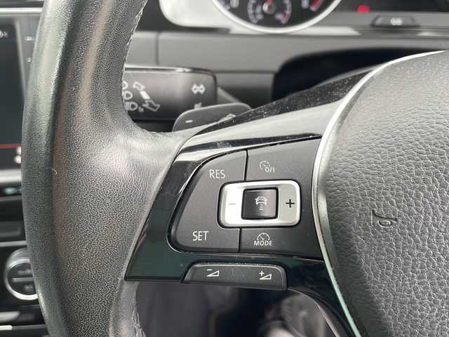 フォルクスワーゲン ゴルフ オールスター 神奈川県 2016(平28)年 5.1万km カーボンスティールグレーM 純正ナビ/【CD/DVD/SD/BT/USB/MirrorLink/フルセグTV】/バックカメラ/レーダークルーズコントロール/パドルシフト/ダウンヒルアシストコントロール/レーンキープアシスト/疲労検知システム/電動パーキングブレーキ/オートブレーキホールド/オートライト/オートワイパー/衝突被害軽減システム/横滑り防止装置/盗難防止装置/アイドリングストップ/ステアリングスイッチ/ISOFIX/新車時保証書/取扱説明書/スペアキー×１