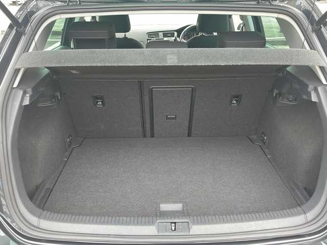 フォルクスワーゲン ゴルフ オールスター 神奈川県 2016(平28)年 5.1万km カーボンスティールグレーM 純正ナビ/【CD/DVD/SD/BT/USB/MirrorLink/フルセグTV】/バックカメラ/レーダークルーズコントロール/パドルシフト/ダウンヒルアシストコントロール/レーンキープアシスト/疲労検知システム/電動パーキングブレーキ/オートブレーキホールド/オートライト/オートワイパー/衝突被害軽減システム/横滑り防止装置/盗難防止装置/アイドリングストップ/ステアリングスイッチ/ISOFIX/新車時保証書/取扱説明書/スペアキー×１