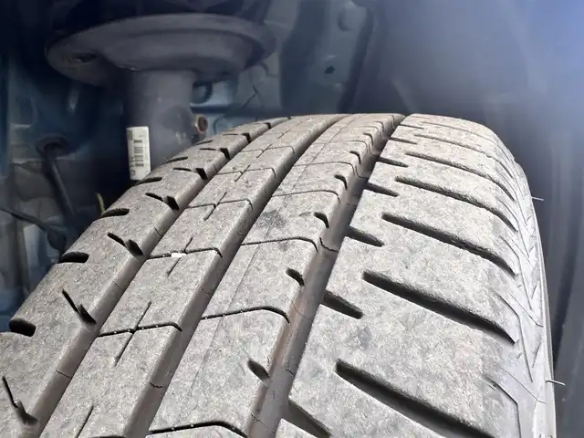 トヨタ シエンタ ハイブリッド ファンベースG 宮城県 2019(平31)年 4.2万km コバルトブルーメタリック LEDランプパッケージ/・オートレベリング機能付LEDヘッドランプ/・オートライト/・LEDフロントフォグランプ/・レッド加飾付クリアレンズLEDリアコンビネーションランプ/パノラミックビュー対応ナビレディパッケージ/・パノラミックビューモニター/・ステアリングスイッチ/・ドアミラーヒーター/インテリジェントクリアランスソナー/シートヒーター（運転席/助手席）/ステアリングヒーター/＝＝＝/セーフティセンス/・プリクラッシュセーフティ/・レーンディパーチャーアラート/・オートマチックハイビーム/先行車発進告知機能/純正ナビ（NSZT-W68T）/・CD/DVD/・Bluetooth/・フルセグTV/ビルトインETC/ドライブレコーダー/革巻きステアリング/電動格納ミラー/純正フロアマット/純正ドアバイザー/Wエアバッグ