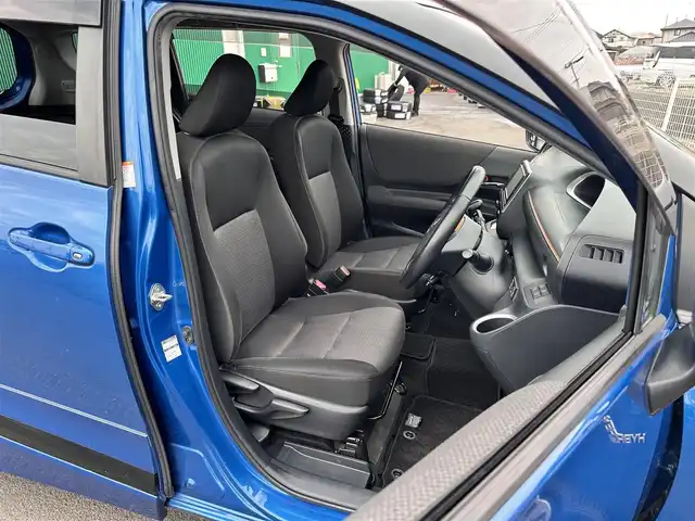 トヨタ シエンタ ハイブリッド ファンベースG 宮城県 2019(平31)年 4.2万km コバルトブルーメタリック LEDランプパッケージ/・オートレベリング機能付LEDヘッドランプ/・オートライト/・LEDフロントフォグランプ/・レッド加飾付クリアレンズLEDリアコンビネーションランプ/パノラミックビュー対応ナビレディパッケージ/・パノラミックビューモニター/・ステアリングスイッチ/・ドアミラーヒーター/インテリジェントクリアランスソナー/シートヒーター（運転席/助手席）/ステアリングヒーター/＝＝＝/セーフティセンス/・プリクラッシュセーフティ/・レーンディパーチャーアラート/・オートマチックハイビーム/先行車発進告知機能/純正ナビ（NSZT-W68T）/・CD/DVD/・Bluetooth/・フルセグTV/ビルトインETC/ドライブレコーダー/革巻きステアリング/電動格納ミラー/純正フロアマット/純正ドアバイザー/Wエアバッグ