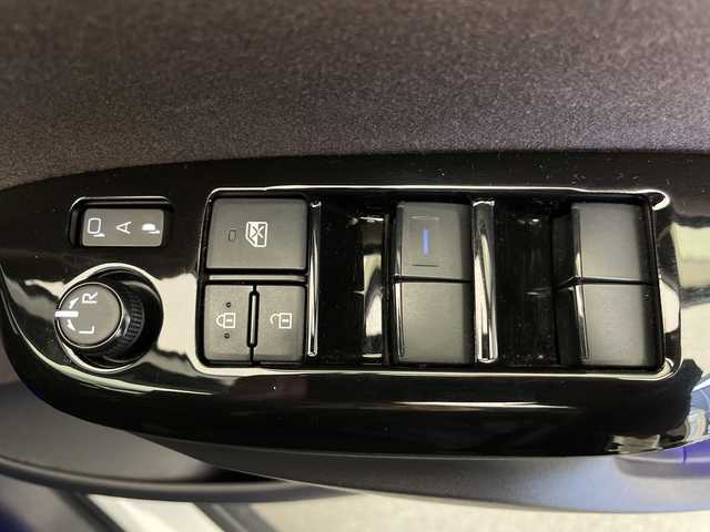 トヨタ ヤリスクロス ハイブリッド Z 長野県 2021(令3)年 8.1万km ホワイトパールクリスタルシャイン ４ＷＤ/純正ナビ/ＣＤ・ＤＶＤ再生/Bluetooth Audio/バックカメラ/前後ドライブレコーダー/衝突被害軽減ブレーキ/オートマチックハイビーム/レーンディパーチャーアラート/Ｄ席パワーシート/前席シートヒーター/LEDヘッドライト/オートライト/純正アルミ＋サマータイヤ車載/Miracast/スマートキーx2/プッシュスタート