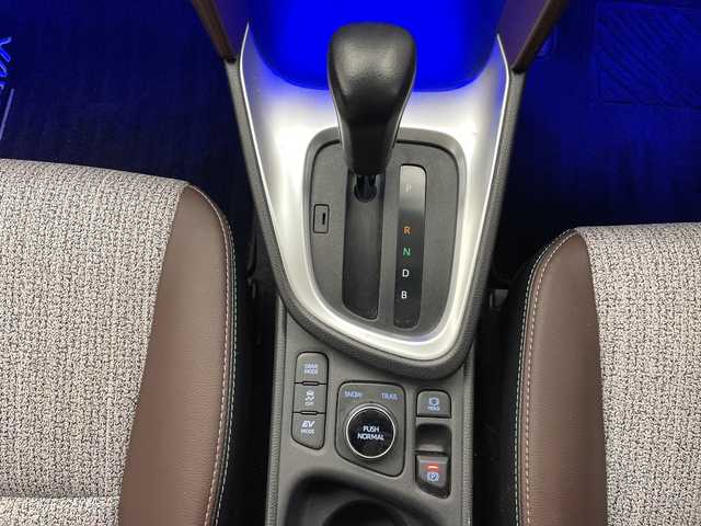 トヨタ ヤリスクロス ハイブリッド Z 長野県 2021(令3)年 8.1万km ホワイトパールクリスタルシャイン ４ＷＤ/純正ナビ/ＣＤ・ＤＶＤ再生/Bluetooth Audio/バックカメラ/前後ドライブレコーダー/衝突被害軽減ブレーキ/オートマチックハイビーム/レーンディパーチャーアラート/Ｄ席パワーシート/前席シートヒーター/LEDヘッドライト/オートライト/純正アルミ＋サマータイヤ車載/Miracast/スマートキーx2/プッシュスタート