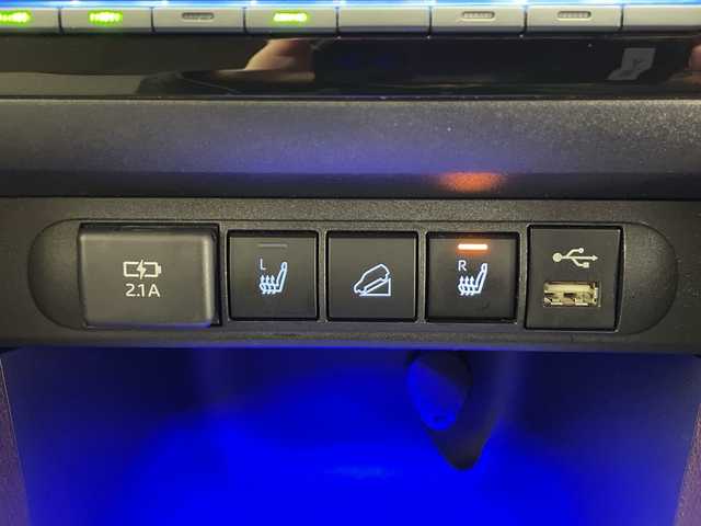 トヨタ ヤリスクロス ハイブリッド Z 長野県 2021(令3)年 8.1万km ホワイトパールクリスタルシャイン ４ＷＤ/純正ナビ/ＣＤ・ＤＶＤ再生/Bluetooth Audio/バックカメラ/前後ドライブレコーダー/衝突被害軽減ブレーキ/オートマチックハイビーム/レーンディパーチャーアラート/Ｄ席パワーシート/前席シートヒーター/LEDヘッドライト/オートライト/純正アルミ＋サマータイヤ車載/Miracast/スマートキーx2/プッシュスタート