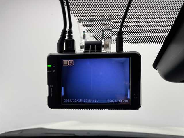 トヨタ ヤリスクロス ハイブリッド Z 長野県 2021(令3)年 8.1万km ホワイトパールクリスタルシャイン ４ＷＤ/純正ナビ/ＣＤ・ＤＶＤ再生/Bluetooth Audio/バックカメラ/前後ドライブレコーダー/衝突被害軽減ブレーキ/オートマチックハイビーム/レーンディパーチャーアラート/Ｄ席パワーシート/前席シートヒーター/LEDヘッドライト/オートライト/純正アルミ＋サマータイヤ車載/Miracast/スマートキーx2/プッシュスタート