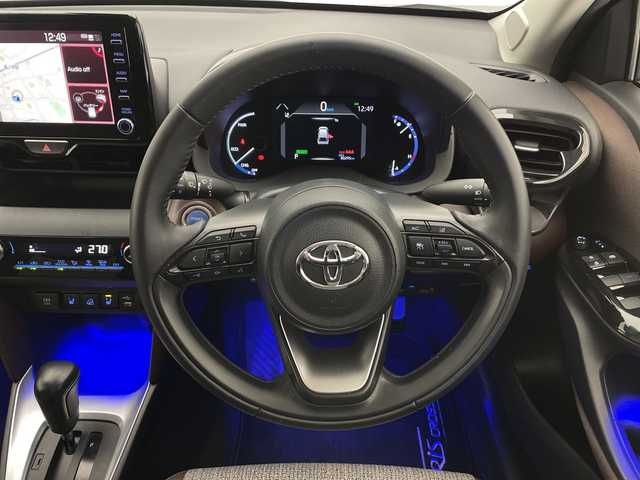 トヨタ ヤリスクロス ハイブリッド Z 長野県 2021(令3)年 8.1万km ホワイトパールクリスタルシャイン ４ＷＤ/純正ナビ/ＣＤ・ＤＶＤ再生/Bluetooth Audio/バックカメラ/前後ドライブレコーダー/衝突被害軽減ブレーキ/オートマチックハイビーム/レーンディパーチャーアラート/Ｄ席パワーシート/前席シートヒーター/LEDヘッドライト/オートライト/純正アルミ＋サマータイヤ車載/Miracast/スマートキーx2/プッシュスタート