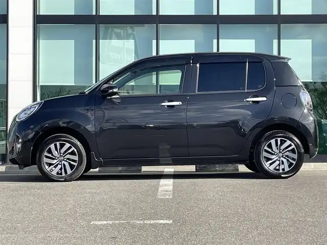 トヨタ パッソ モーダ　Gパッケージ 和歌山県 2018(平30)年 1.8万km ブラックマイカメタリック 純正7インチナビ（NSZT-W66T)/バックカメラ/衝突軽減ブレーキ/前後コーナーセンサー/オートライト/横滑り防止/ビルトインETC/ドラレコ/ステリモ/LEDヘッドライト/フォグランプ