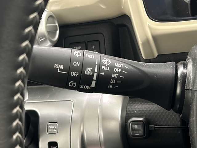スズキ クロスビー HYBRID MZ 千葉県 2022(令4)年 3.5万km バーニングレッドパールメタリック/ブラック2トーン 純正ディスプレイオーディオ/　CD/DVD/Bluetooth/レーダークルーズコントロール/レーンキープアシスト/衝突軽減ブレーキ/コーナーセンサー（後）/先行車発進警報/オートハイビーム/パドルシフト/前席シートヒーター/LEDヘッドライト/フォグランプ/ETC/前後ドラレコ/バックカメラ/シートバックテーブル/電動格納ミラー/フロアマット