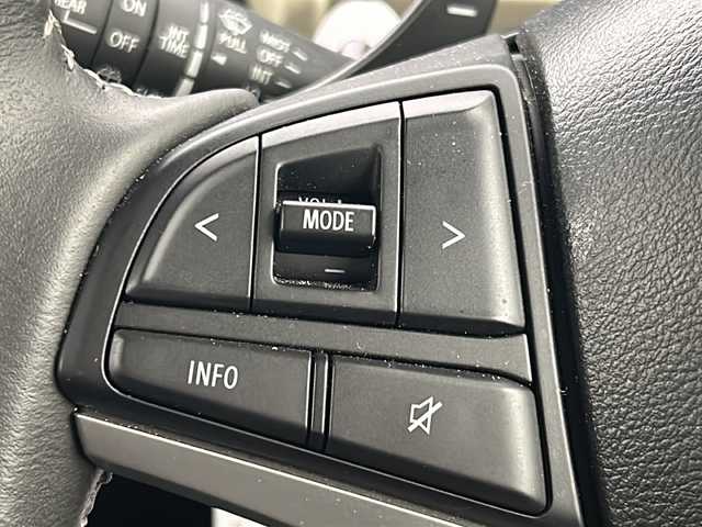 スズキ クロスビー HYBRID MZ 千葉県 2022(令4)年 3.5万km バーニングレッドパールメタリック/ブラック2トーン 純正ディスプレイオーディオ/　CD/DVD/Bluetooth/レーダークルーズコントロール/レーンキープアシスト/衝突軽減ブレーキ/コーナーセンサー（後）/先行車発進警報/オートハイビーム/パドルシフト/前席シートヒーター/LEDヘッドライト/フォグランプ/ETC/前後ドラレコ/バックカメラ/シートバックテーブル/電動格納ミラー/フロアマット
