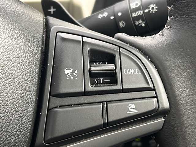 スズキ クロスビー HYBRID MZ 千葉県 2022(令4)年 3.5万km バーニングレッドパールメタリック/ブラック2トーン 純正ディスプレイオーディオ/　CD/DVD/Bluetooth/レーダークルーズコントロール/レーンキープアシスト/衝突軽減ブレーキ/コーナーセンサー（後）/先行車発進警報/オートハイビーム/パドルシフト/前席シートヒーター/LEDヘッドライト/フォグランプ/ETC/前後ドラレコ/バックカメラ/シートバックテーブル/電動格納ミラー/フロアマット
