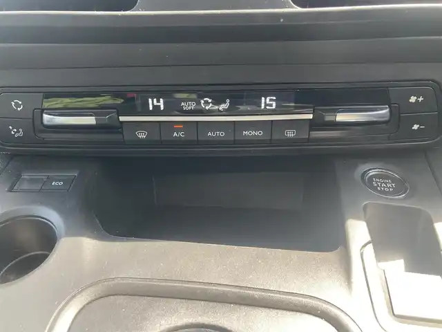 シトロエン ベルランゴ シャイン 熊本県 2022(令4)年 2.8万km サーブル ・スマートキー/・プッシュスタート/・ガラスルーフ/・アクティブセーフティブレーキ/・疲労検知/・インテリジェントハイビーム/・パーキングセンサー/・ブラインドスポットモニター/・クルーズコントロール(追従式)/・純正ディスプレイオーディオ/　【Bluetooth・USB・AppleCarPlay・AndroidAuto】/・バックカメラ＆左サイドカメラ/・ETC/・ドライブレコーダー(前方録画)/・純正マット