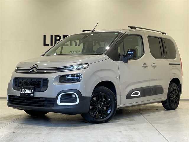 シトロエン ベルランゴ シャイン 熊本県 2022(令4)年 2.8万km サーブル ・スマートキー/・プッシュスタート/・ガラスルーフ/・アクティブセーフティブレーキ/・疲労検知/・インテリジェントハイビーム/・パーキングセンサー/・ブラインドスポットモニター/・クルーズコントロール(追従式)/・純正ディスプレイオーディオ/　【Bluetooth・USB・AppleCarPlay・AndroidAuto】/・バックカメラ＆左サイドカメラ/・ETC/・ドライブレコーダー(前方録画)/・純正マット