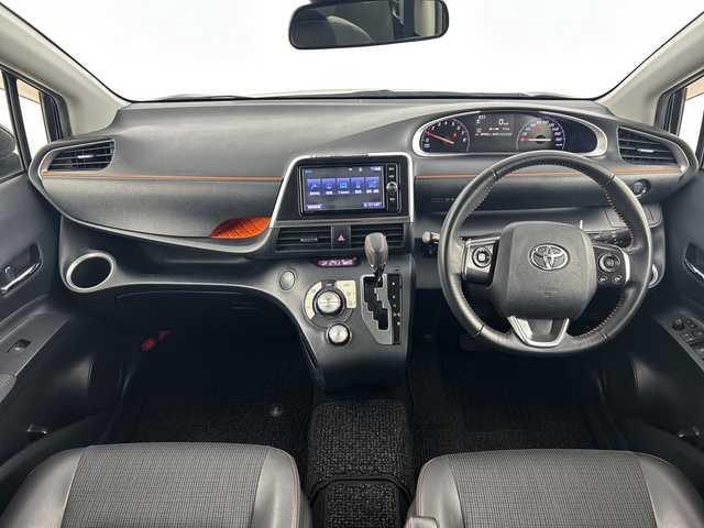 トヨタ シエンタ G クエロ 愛知県 2018(平30)年 5.1万km ブラックマイカ 純正7インチナビ（AM/FM/フルセグ/Bluetooth/CD/DVD）/バックカメラ/ETC/両側パワースライドドア/ハーフレザーシート/プリクラッシュセーフティ/レーンキープアシスト/オートハイビーム/アイドリングストップ/横滑り防止機能/ビルトインETC/スマートキー/プッシュスタート/電格ミラー/純正フロアマット/純正ホイールキャップ/ドアバイザー/オートライト/ステアリングスイッチ/革巻きステアリング/フロントフォグ