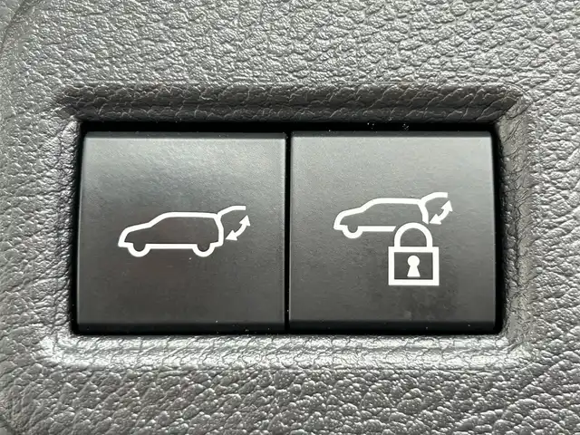 トヨタ ハリアー ハイブリッド G 静岡県 2023(令5)年 3.5万km プレシャスブラックパール 12.3インチディスプレイオーディオ/（FM/AM/フルセグTV/Bluetooth）/クルーズコントロール/スマートキー/スペアキー/プッシュスタート/ビルトインETC2.0/バックカメラ/前方ドラレコ/運転席パワーシート/運転席シートヒーター/オートライト/オートハイビーム/LEDヘッドライト/前後コーナーセンサー/純正18AW