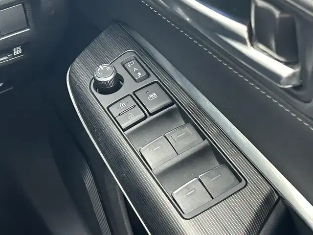 トヨタ ハリアー ハイブリッド G 静岡県 2023(令5)年 3.5万km プレシャスブラックパール 12.3インチディスプレイオーディオ/（FM/AM/フルセグTV/Bluetooth）/クルーズコントロール/スマートキー/スペアキー/プッシュスタート/ビルトインETC2.0/バックカメラ/前方ドラレコ/運転席パワーシート/運転席シートヒーター/オートライト/オートハイビーム/LEDヘッドライト/前後コーナーセンサー/純正18AW