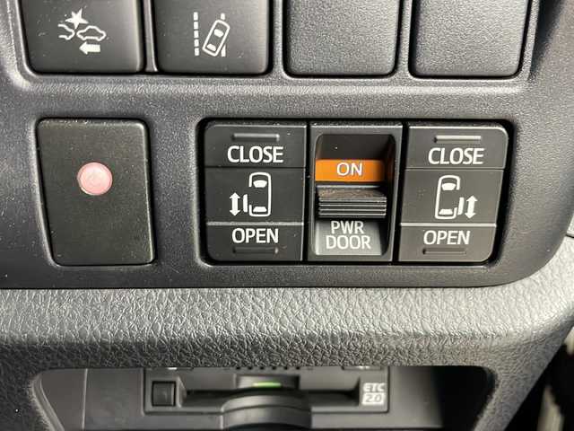 トヨタ ヴォクシー ZS 煌 埼玉県 2018(平30)年 4.5万km イナズマスパーキングブラックガラスフレーク ・純正ナビ/AM/FM/CD/DVD/フルセグTV/・バックカメラ/・前方ドライブレコーダー/・ETC2.0 /・アイドリングストップ/・AHB/・LDA/・PCS/・クルーズコントロール/・ステアリングリモコン/・ecoモード/・先行車接近/・純正フロアマット/・純正ドアバイザー/・ロールサンシェード/・電格ミラー/・ウィンカーミラー/・Fフォグランプ/・全席レザー調シートカバー付