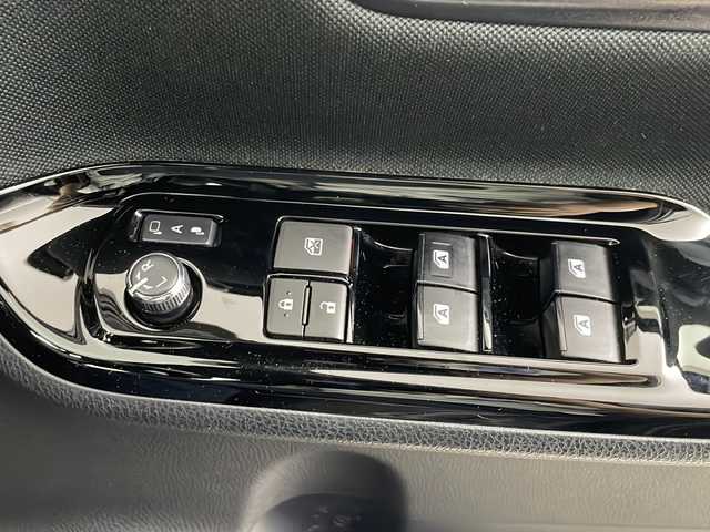 トヨタ ヴォクシー ZS 煌 埼玉県 2018(平30)年 4.5万km イナズマスパーキングブラックガラスフレーク ・純正ナビ/AM/FM/CD/DVD/フルセグTV/・バックカメラ/・前方ドライブレコーダー/・ETC2.0 /・アイドリングストップ/・AHB/・LDA/・PCS/・クルーズコントロール/・ステアリングリモコン/・ecoモード/・先行車接近/・純正フロアマット/・純正ドアバイザー/・ロールサンシェード/・電格ミラー/・ウィンカーミラー/・Fフォグランプ/・全席レザー調シートカバー付