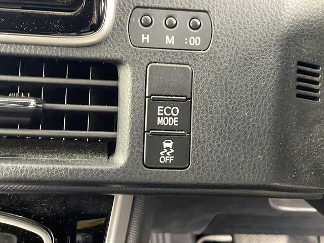 トヨタ ヴォクシー ZS 煌 埼玉県 2018(平30)年 4.5万km イナズマスパーキングブラックガラスフレーク ・純正ナビ/AM/FM/CD/DVD/フルセグTV/・バックカメラ/・前方ドライブレコーダー/・ETC2.0 /・アイドリングストップ/・AHB/・LDA/・PCS/・クルーズコントロール/・ステアリングリモコン/・ecoモード/・先行車接近/・純正フロアマット/・純正ドアバイザー/・ロールサンシェード/・電格ミラー/・ウィンカーミラー/・Fフォグランプ/・全席レザー調シートカバー付