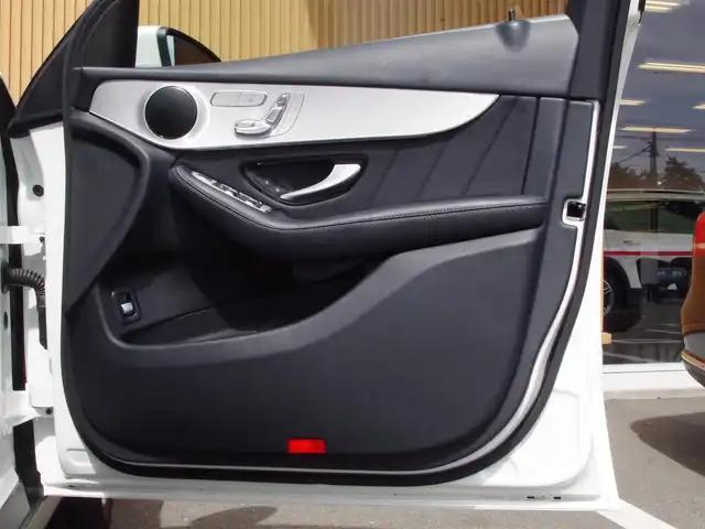 メルセデス・ベンツ ＧＬＣ２２０ d 4マチックスポーツ 埼玉県 2019(平31)年 4.7万km ダイヤモンドホワイト ブラックハーフレザーシート/アダプティブクルーズコントロール/レーダーセーフティパッケージ/ヘッドアップディスプレイ/パークセンサー/ブラインドスポットモニター/全周囲カメラ/純正ナビ/ETC/フルセグTV/シートヒーター/シートポジションメモリー機能/Bluetooth