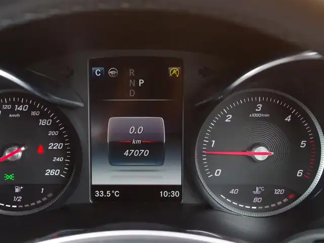 メルセデス・ベンツ ＧＬＣ２２０ d 4マチックスポーツ 埼玉県 2019(平31)年 4.7万km ダイヤモンドホワイト ブラックハーフレザーシート/アダプティブクルーズコントロール/レーダーセーフティパッケージ/ヘッドアップディスプレイ/パークセンサー/ブラインドスポットモニター/全周囲カメラ/純正ナビ/ETC/フルセグTV/シートヒーター/シートポジションメモリー機能/Bluetooth