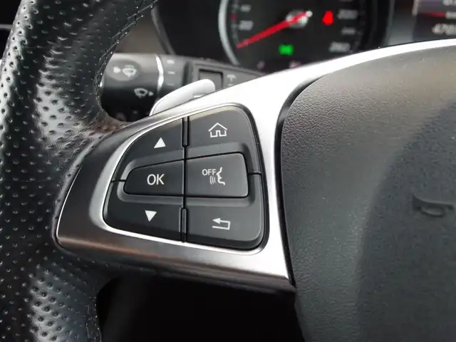 メルセデス・ベンツ ＧＬＣ２２０ d 4マチックスポーツ 埼玉県 2019(平31)年 4.7万km ダイヤモンドホワイト ブラックハーフレザーシート/アダプティブクルーズコントロール/レーダーセーフティパッケージ/ヘッドアップディスプレイ/パークセンサー/ブラインドスポットモニター/全周囲カメラ/純正ナビ/ETC/フルセグTV/シートヒーター/シートポジションメモリー機能/Bluetooth