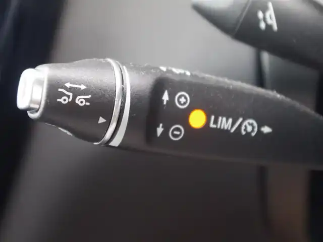メルセデス・ベンツ ＧＬＣ２２０ d 4マチックスポーツ 埼玉県 2019(平31)年 4.7万km ダイヤモンドホワイト ブラックハーフレザーシート/アダプティブクルーズコントロール/レーダーセーフティパッケージ/ヘッドアップディスプレイ/パークセンサー/ブラインドスポットモニター/全周囲カメラ/純正ナビ/ETC/フルセグTV/シートヒーター/シートポジションメモリー機能/Bluetooth