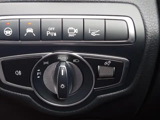 メルセデス・ベンツ ＧＬＣ２２０ d 4マチックスポーツ 埼玉県 2019(平31)年 4.7万km ダイヤモンドホワイト ブラックハーフレザーシート/アダプティブクルーズコントロール/レーダーセーフティパッケージ/ヘッドアップディスプレイ/パークセンサー/ブラインドスポットモニター/全周囲カメラ/純正ナビ/ETC/フルセグTV/シートヒーター/シートポジションメモリー機能/Bluetooth