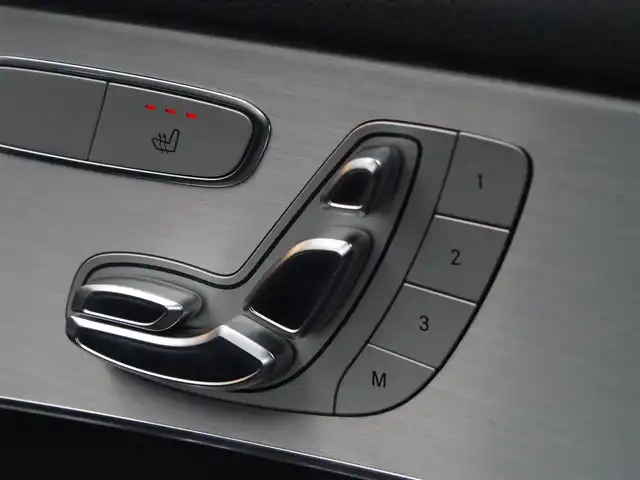 メルセデス・ベンツ ＧＬＣ２２０ d 4マチックスポーツ 埼玉県 2019(平31)年 4.7万km ダイヤモンドホワイト ブラックハーフレザーシート/アダプティブクルーズコントロール/レーダーセーフティパッケージ/ヘッドアップディスプレイ/パークセンサー/ブラインドスポットモニター/全周囲カメラ/純正ナビ/ETC/フルセグTV/シートヒーター/シートポジションメモリー機能/Bluetooth