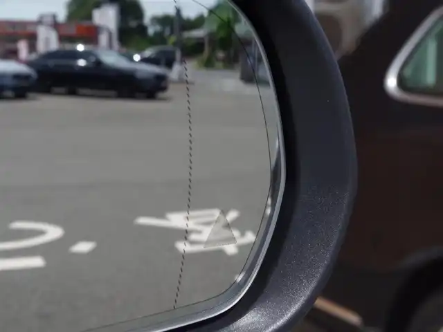 メルセデス・ベンツ ＧＬＣ２２０ d 4マチックスポーツ 埼玉県 2019(平31)年 4.7万km ダイヤモンドホワイト ブラックハーフレザーシート/アダプティブクルーズコントロール/レーダーセーフティパッケージ/ヘッドアップディスプレイ/パークセンサー/ブラインドスポットモニター/全周囲カメラ/純正ナビ/ETC/フルセグTV/シートヒーター/シートポジションメモリー機能/Bluetooth