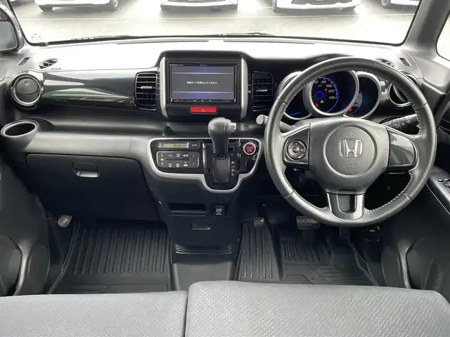 ホンダ Ｎ ＢＯＸ カスタム G SSパッケージ 愛媛県 2013(平25)年 8.1万km プレミアムホワイトパール 社外ナビ(CN-RE03D)/・Bluetooth/・CD/DVD/フルセグTV/後席モニター(ALPINE パッケージ-M900SC)/バックカメラ/両側パワースライドドア/ETC/前方ドライブレコーダー/社外フロアマット/純正14インチAW/オートライト/オートマチックハイビーム/LEDヘッドライト/ステアリングスイッチ/ドアバイザー