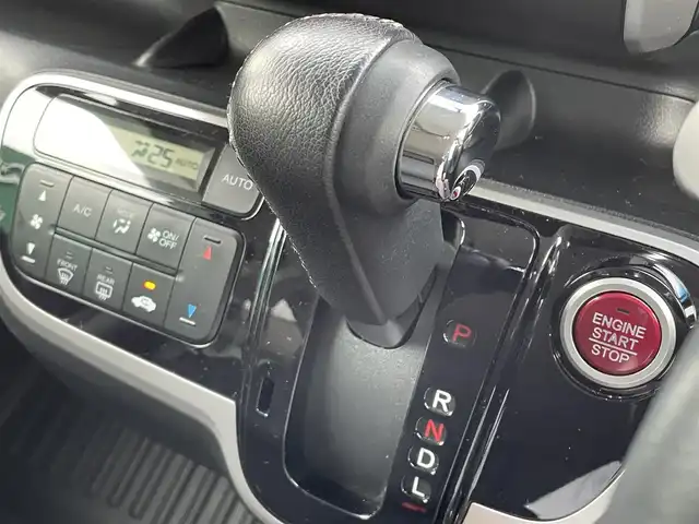 ホンダ Ｎ ＢＯＸ カスタム G SSパッケージ 愛媛県 2013(平25)年 8.1万km プレミアムホワイトパール 社外ナビ(CN-RE03D)/・Bluetooth/・CD/DVD/フルセグTV/後席モニター(ALPINE パッケージ-M900SC)/バックカメラ/両側パワースライドドア/ETC/前方ドライブレコーダー/社外フロアマット/純正14インチAW/オートライト/オートマチックハイビーム/LEDヘッドライト/ステアリングスイッチ/ドアバイザー