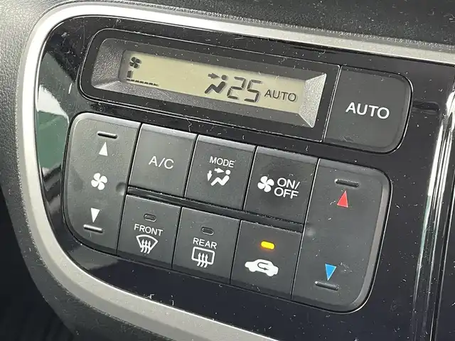 ホンダ Ｎ ＢＯＸ カスタム G SSパッケージ 愛媛県 2013(平25)年 8.1万km プレミアムホワイトパール 社外ナビ(CN-RE03D)/・Bluetooth/・CD/DVD/フルセグTV/後席モニター(ALPINE パッケージ-M900SC)/バックカメラ/両側パワースライドドア/ETC/前方ドライブレコーダー/社外フロアマット/純正14インチAW/オートライト/オートマチックハイビーム/LEDヘッドライト/ステアリングスイッチ/ドアバイザー