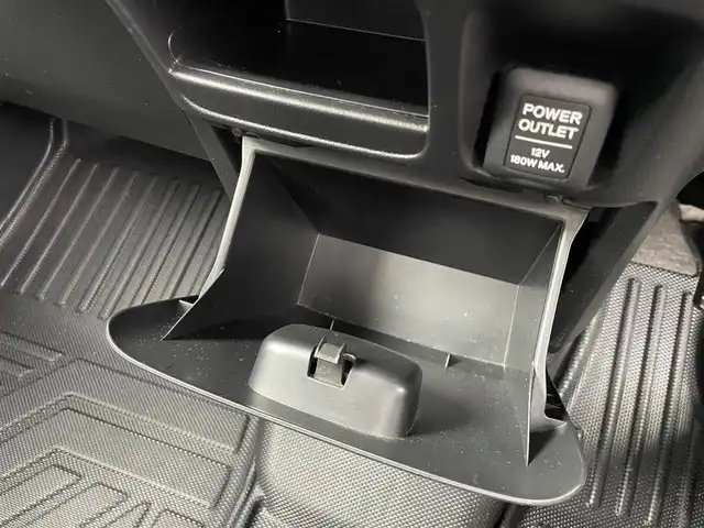 ホンダ Ｎ ＢＯＸ カスタム G SSパッケージ 愛媛県 2013(平25)年 8.1万km プレミアムホワイトパール 社外ナビ(CN-RE03D)/・Bluetooth/・CD/DVD/フルセグTV/後席モニター(ALPINE パッケージ-M900SC)/バックカメラ/両側パワースライドドア/ETC/前方ドライブレコーダー/社外フロアマット/純正14インチAW/オートライト/オートマチックハイビーム/LEDヘッドライト/ステアリングスイッチ/ドアバイザー