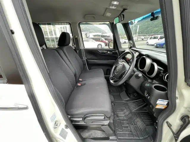 ホンダ Ｎ ＢＯＸ カスタム G SSパッケージ 愛媛県 2013(平25)年 8.1万km プレミアムホワイトパール 社外ナビ(CN-RE03D)/・Bluetooth/・CD/DVD/フルセグTV/後席モニター(ALPINE パッケージ-M900SC)/バックカメラ/両側パワースライドドア/ETC/前方ドライブレコーダー/社外フロアマット/純正14インチAW/オートライト/オートマチックハイビーム/LEDヘッドライト/ステアリングスイッチ/ドアバイザー