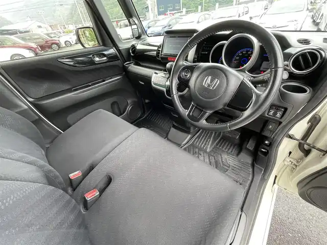 ホンダ Ｎ ＢＯＸ カスタム G SSパッケージ 愛媛県 2013(平25)年 8.1万km プレミアムホワイトパール 社外ナビ(CN-RE03D)/・Bluetooth/・CD/DVD/フルセグTV/後席モニター(ALPINE パッケージ-M900SC)/バックカメラ/両側パワースライドドア/ETC/前方ドライブレコーダー/社外フロアマット/純正14インチAW/オートライト/オートマチックハイビーム/LEDヘッドライト/ステアリングスイッチ/ドアバイザー